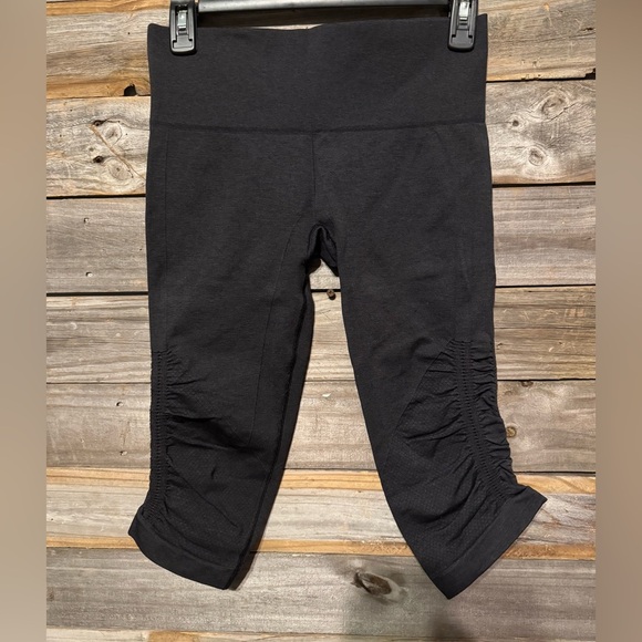 Lululemon Rib Knit Scrunch Capris Legging Black Womens 6 - Picture 2 of 4
